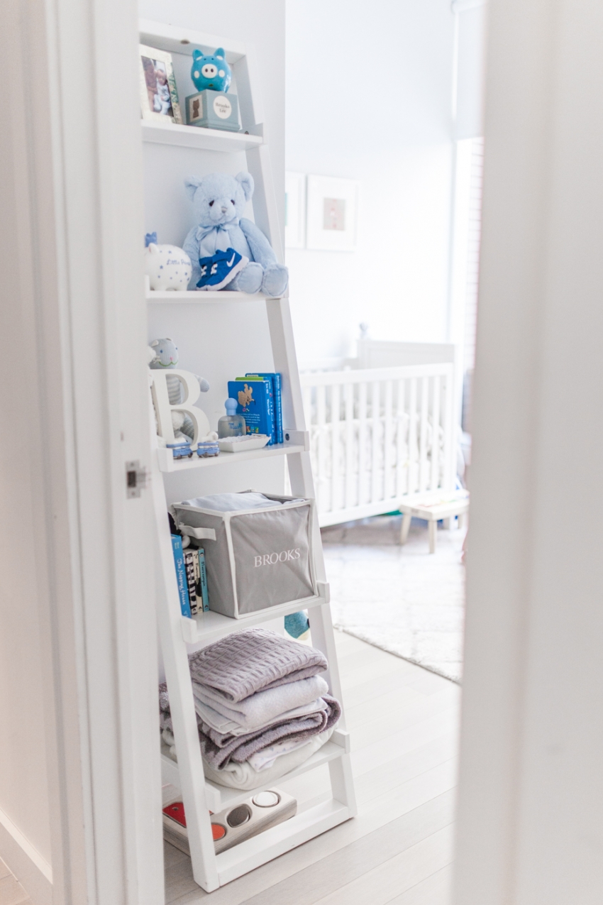 nursery room bookshelf